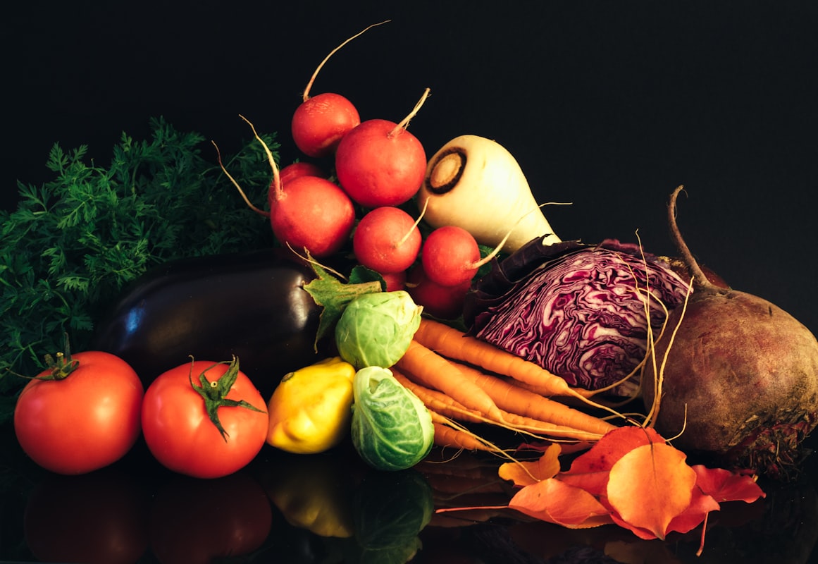 Nutritionist providing healthy eating guidance